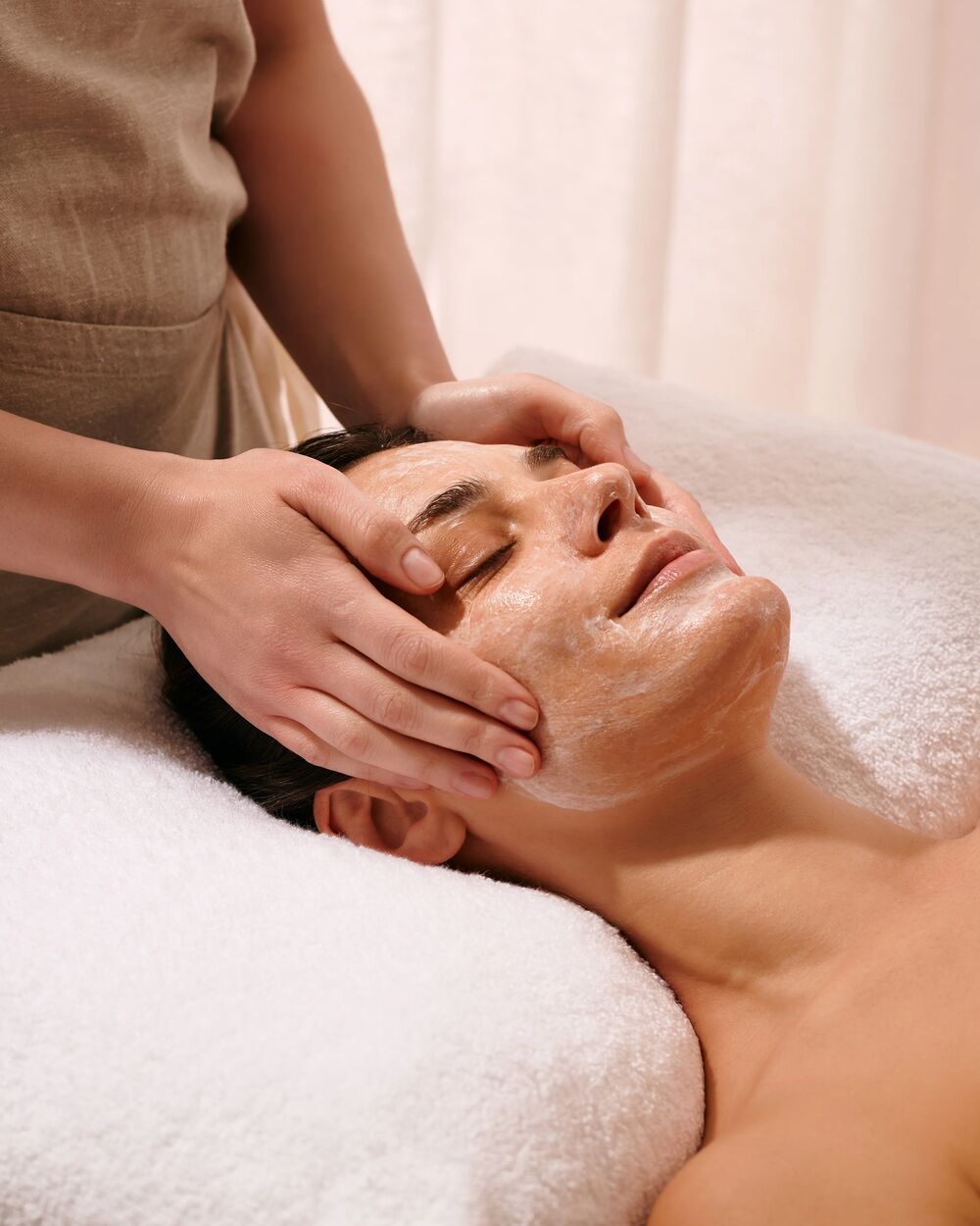 Moisture_Restore_Cleansing_Milk_0054_RT - eComm (4_5) (1)